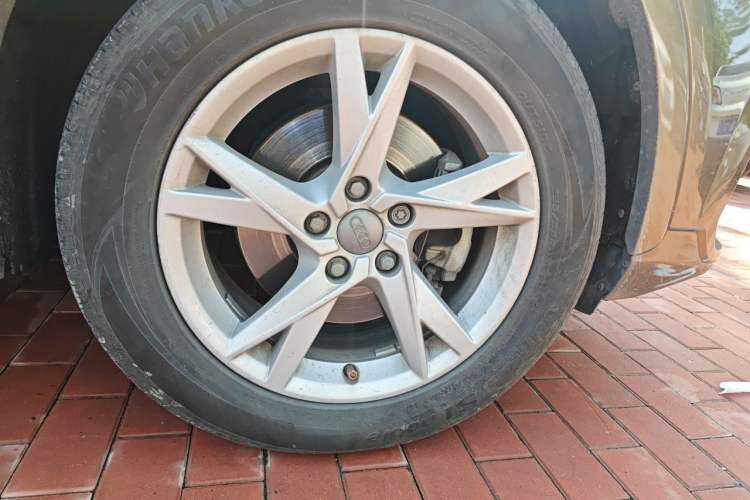 Used Audi Q3 2018 30th Anniversary Edition 30 TFSI Fashion Model Right Front Wheel Hub