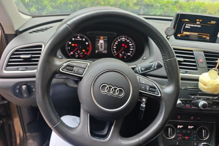 Used Audi Q3 2018 30 TFSI Fashion Edition Collector's Version Steering Wheel