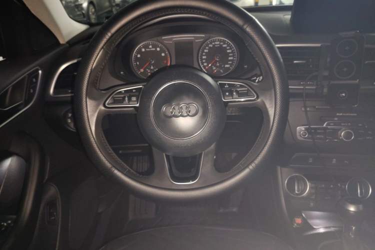 Used Audi Q3 2018 30th Anniversary Edition 30 TFSI Fashion Model Steering Wheel