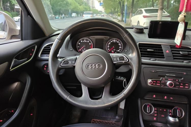 Used Audi Q3 2018 30th Anniversary Edition 30 TFSI Fashion Model Steering Wheel