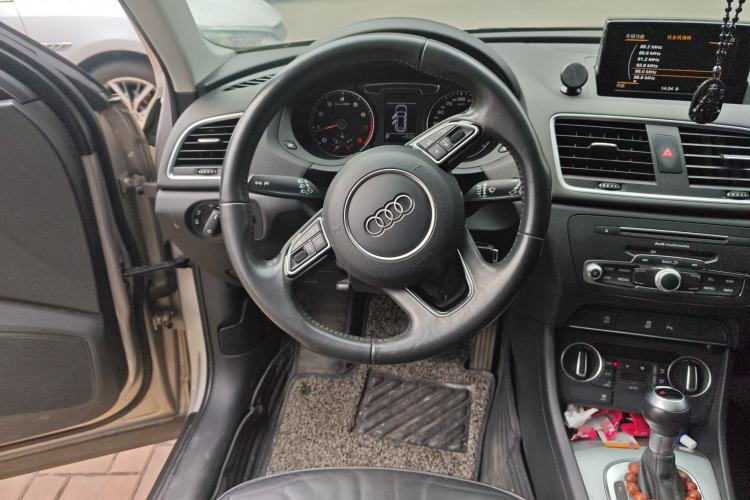 Used Audi Q3 2018 30th Anniversary Edition 30 TFSI Fashion Model Steering Wheel
