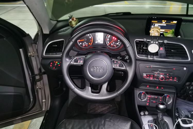 Used Audi Q3 2018 30th Anniversary Edition 30 TFSI Fashion Model Steering Wheel