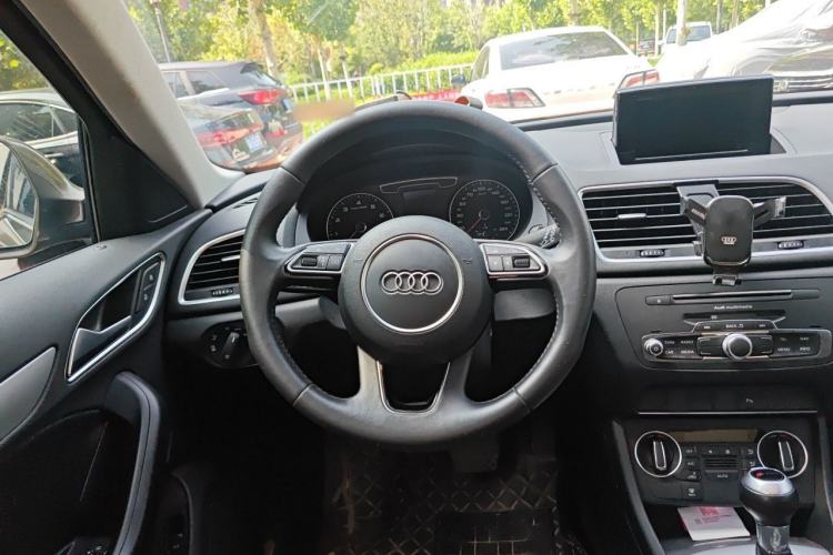 Used Audi Q3 2018 30th Anniversary Edition 30 TFSI Fashion Model Steering Wheel