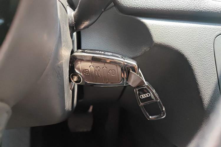 Used Audi Q3 2018 30th Anniversary Edition 30 TFSI Fashion Model Vehicle Key