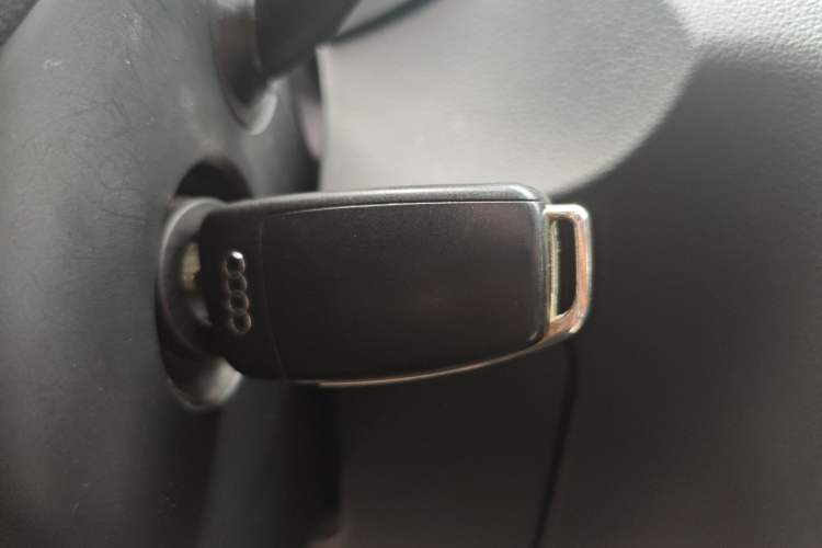 Used Audi Q3 2018 30th Anniversary Edition 30 TFSI Fashion Model Vehicle Key