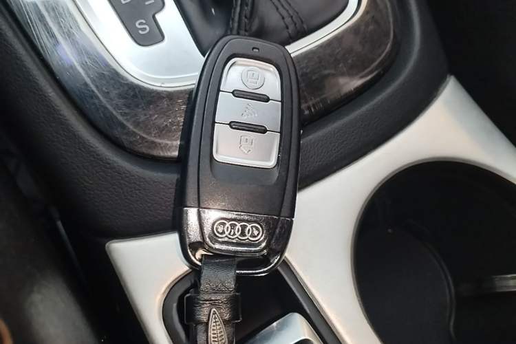 Used Audi Q3 2018 30th Anniversary Edition 30 TFSI Fashion Model Vehicle Key