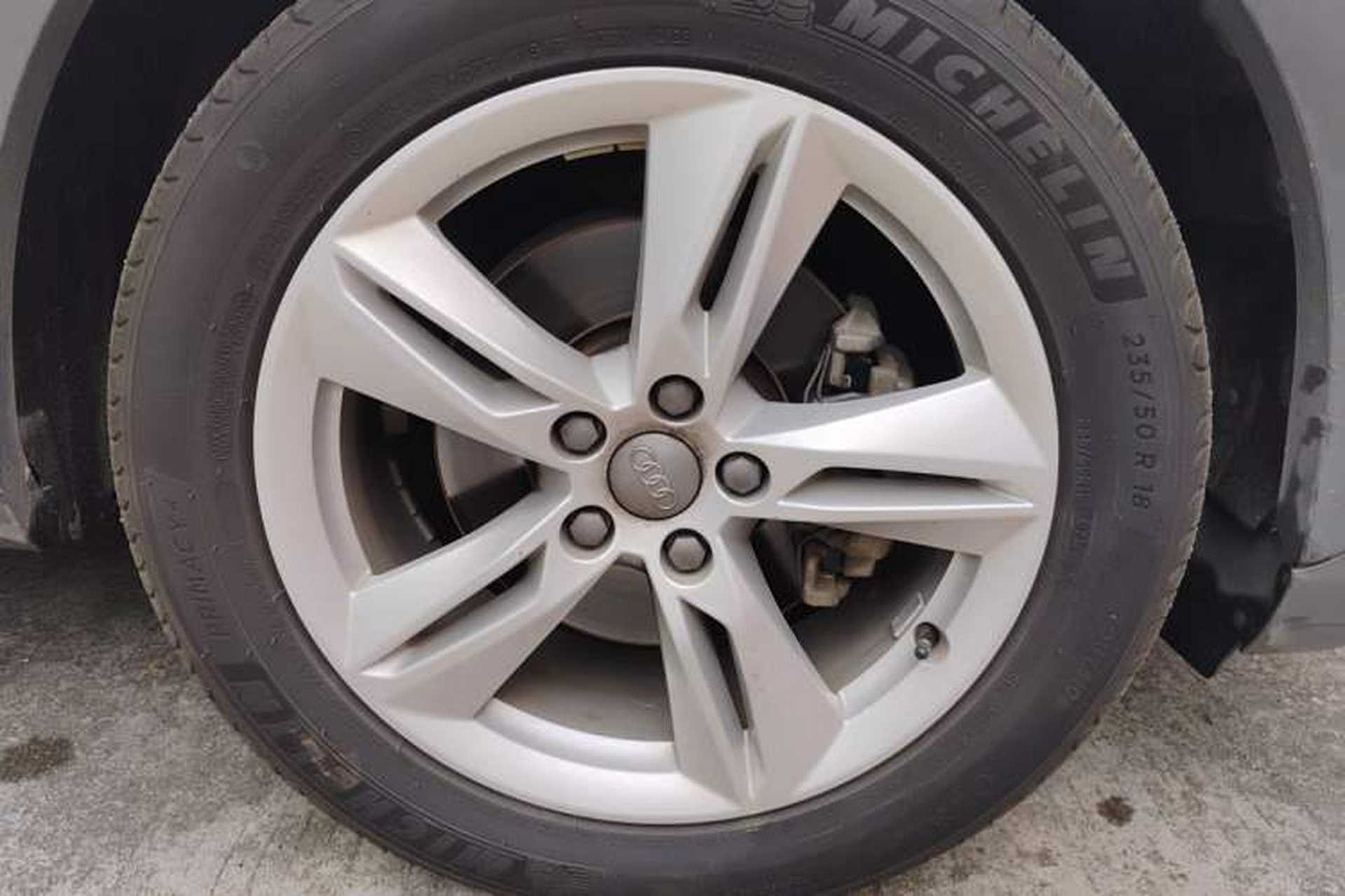 Used Audi Q3 2018 30th Anniversary Edition 30 TFSI Style Model Right Front Wheel Hub