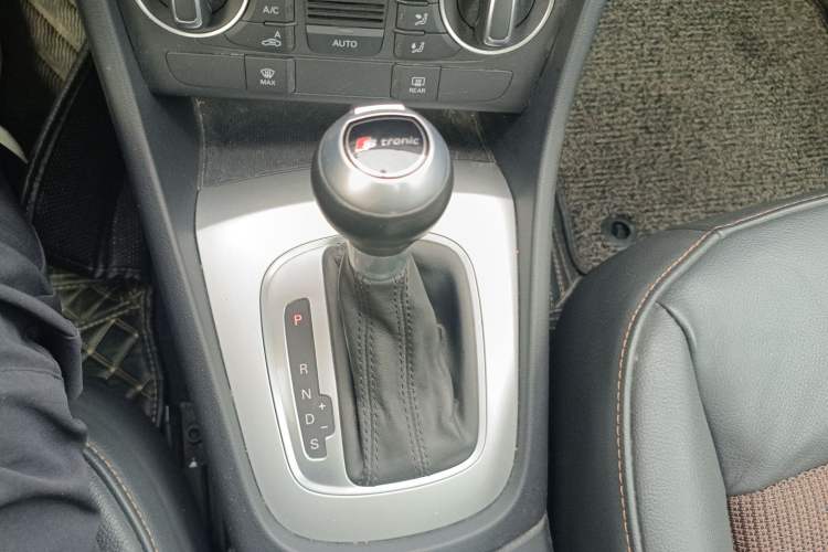 Used Audi Q3 2018 30th Anniversary Edition 30 TFSI Fashion Model Gear Lever