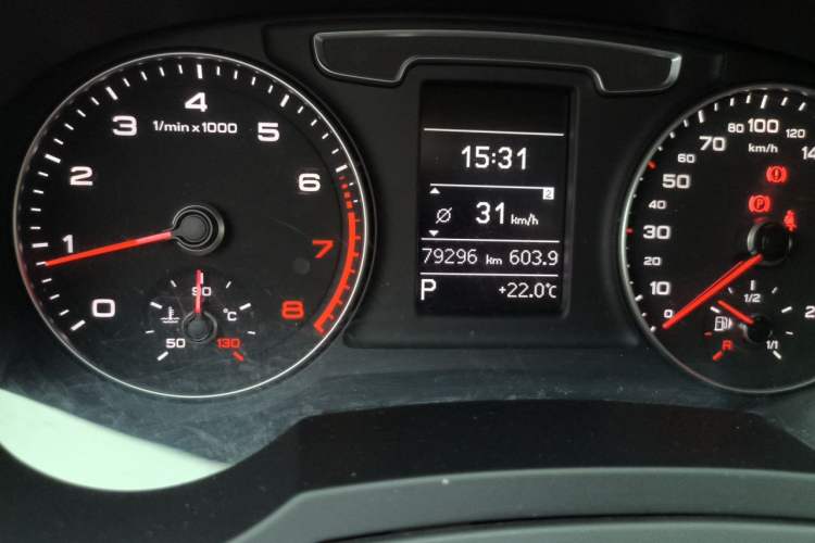 Used Audi Q3 2018 30th Anniversary Edition 30 TFSI Fashion Model Odometer Close Up
