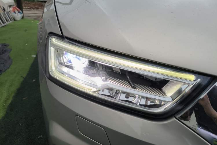 Used Audi Q3 2018 30th Anniversary Edition 30 TFSI Fashion Model Right Front Headlight