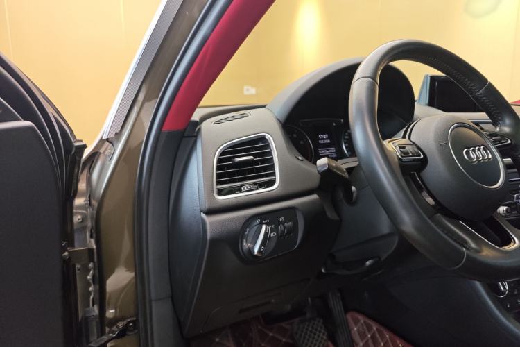 Used Audi Q3 2018 30th Anniversary Edition 30 TFSI Style Model Interior 5