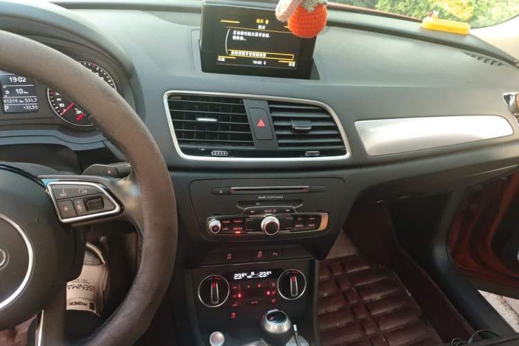 Used Audi Q3 2018 30th Anniversary Edition 30 TFSI Style Model Audio And AC Panel
