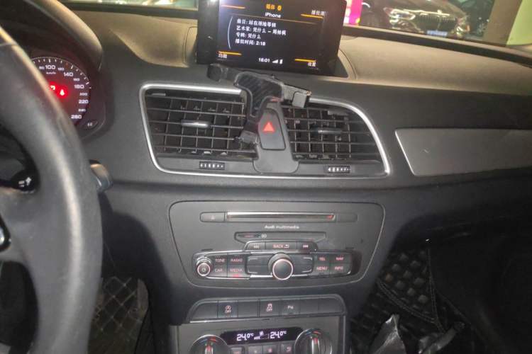 Used Audi Q3 2018 30 TFSI Fashion Edition Collector's Version Audio And AC Panel