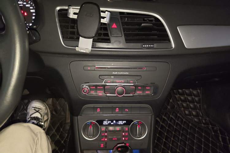 Used Audi Q3 2018 30th Anniversary Edition 30 TFSI Fashion Model Audio And AC Panel