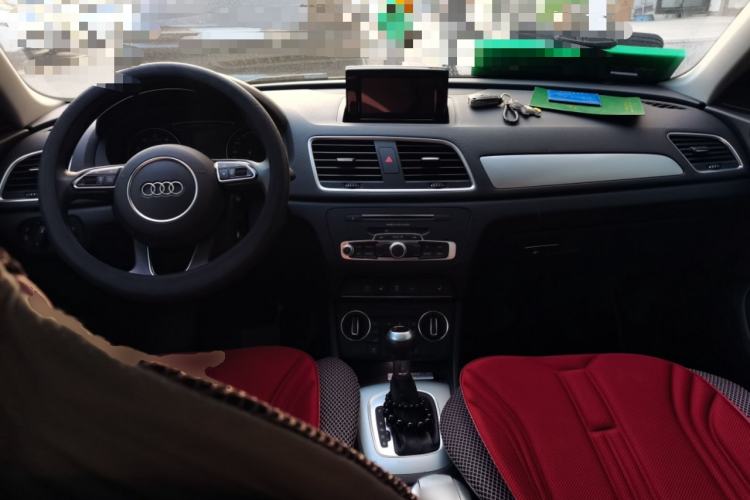 Used Audi Q3 2018 30th Anniversary Edition 35 TFSI Fashion Model Center Console