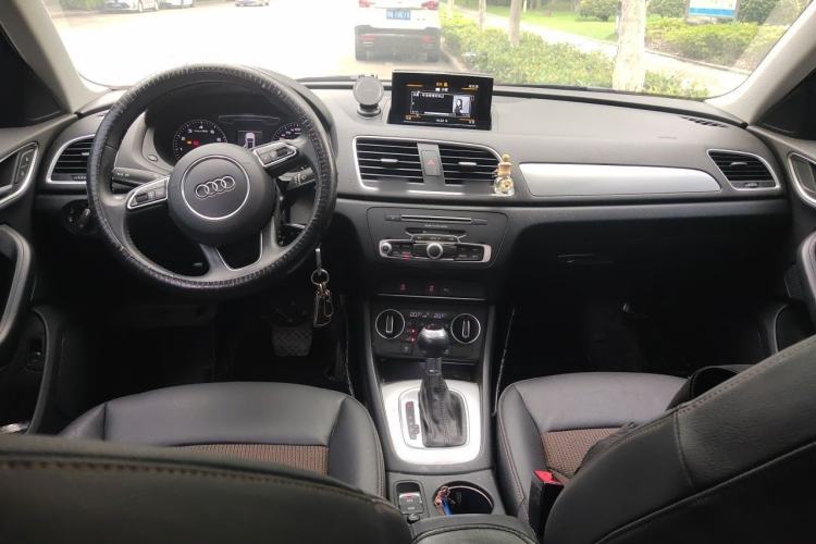 Used Audi Q3 2018 30 TFSI Fashion Edition Collector's Version Center Console