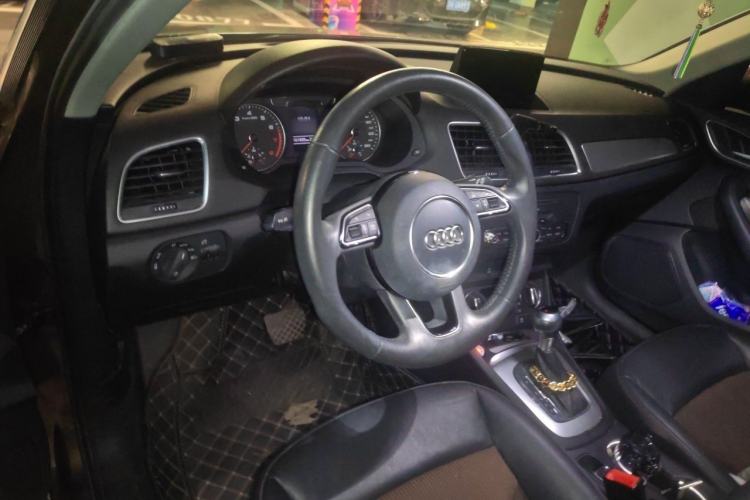 Used Audi Q3 2018 30 TFSI Fashion Edition Collector's Version Center Console