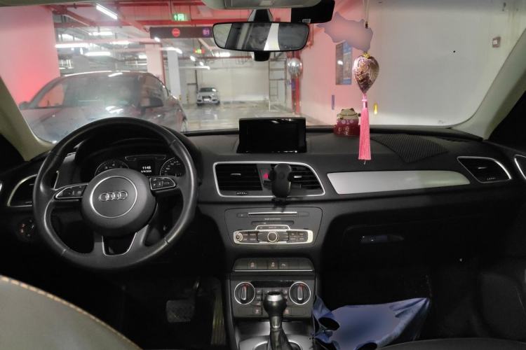 Used Audi Q3 2018 30th Anniversary Edition 30 TFSI Fashion Model Center Console