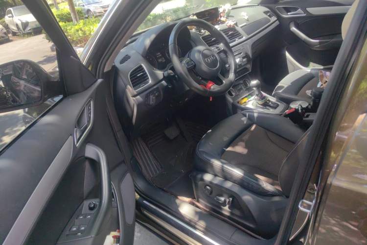 Used Audi Q3 2018 30th Anniversary Edition 30 TFSI Fashion Model Driver Seat