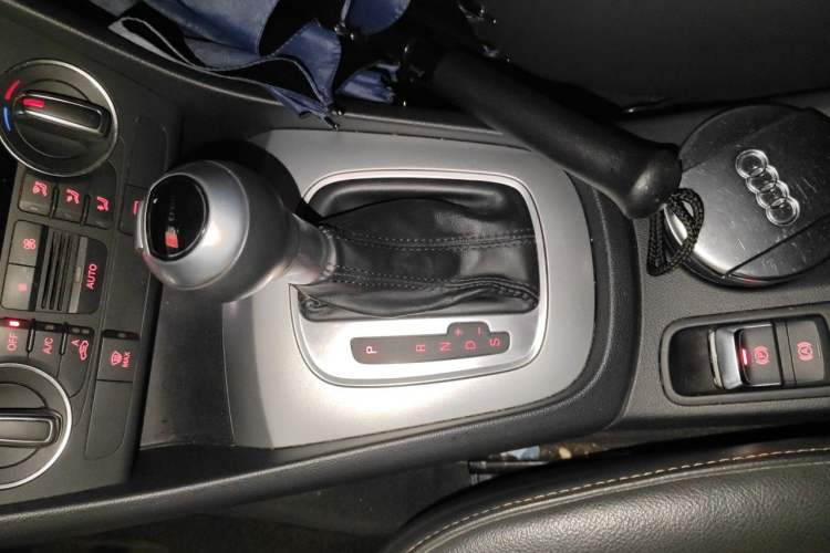 Used Audi Q3 2018 30th Anniversary Edition 30 TFSI Fashion Model Gear Lever