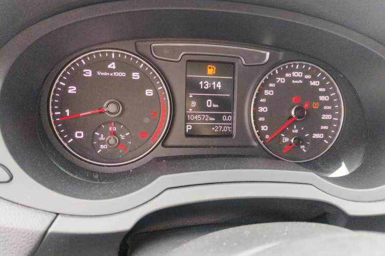 Used Audi Q3 2018 30th Anniversary Edition 30 TFSI Fashion Model Odometer Close Up