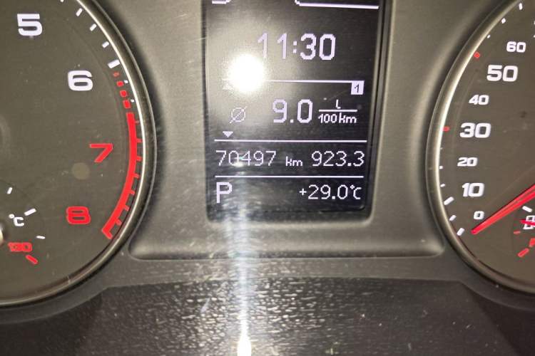 Used Audi Q3 2018 30th Anniversary Edition 30 TFSI Fashion Model Odometer Close Up