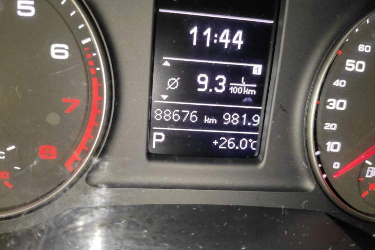 Used Audi Q3 2018 30th Anniversary Edition 30 TFSI Fashion Model Odometer Close Up