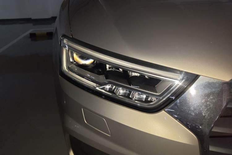 Used Audi Q3 2018 30th Anniversary Edition 30 TFSI Fashion Model Right Front Headlight