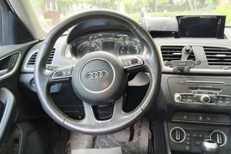 Used Audi Q3 2018 30th Anniversary Edition 30 TFSI Fashion Model Steering Wheel