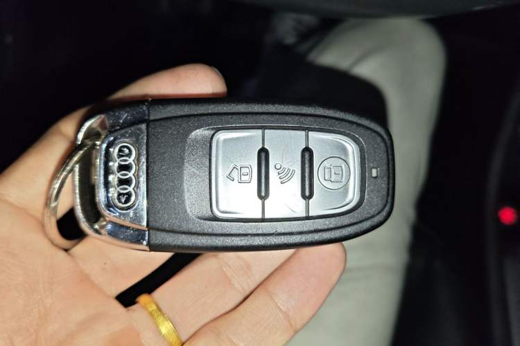Used Audi Q3 2018 30th Anniversary Edition 30 TFSI Fashion Model Vehicle Key
