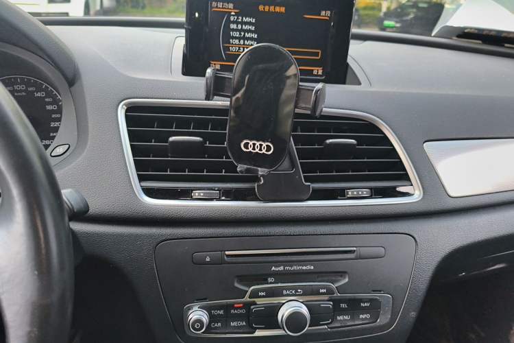 Used Audi Q3 2018 30th Anniversary Edition 30 TFSI Style Model Audio And AC Panel