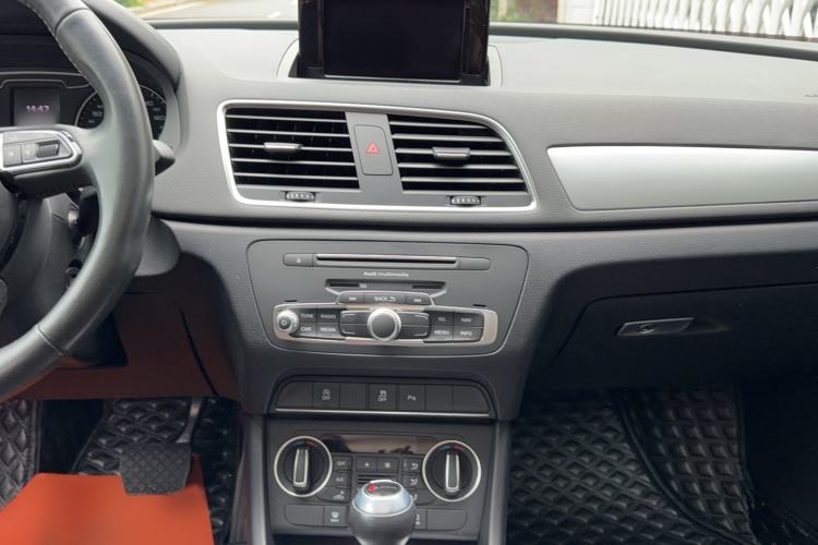 Used Audi Q3 2018 30th Anniversary Edition 35 TFSI Fashion Model Audio And AC Panel