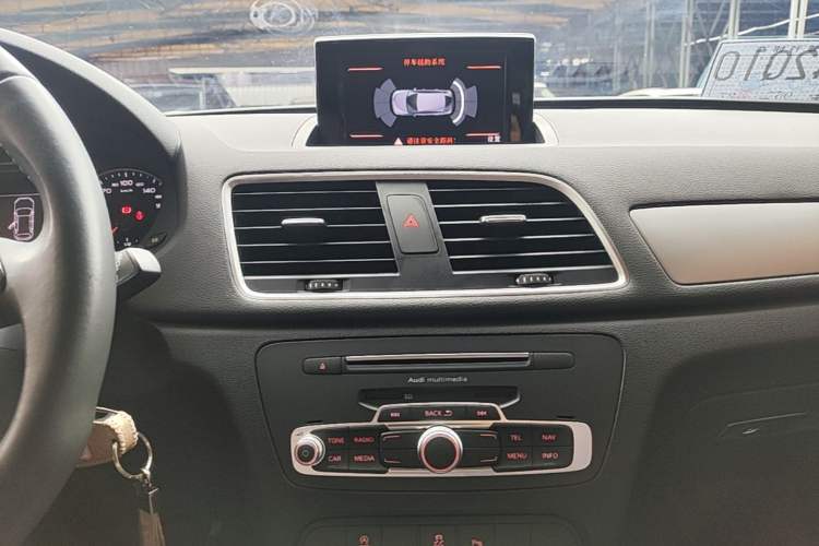 Used Audi Q3 2018 30th Anniversary Edition 30 TFSI Fashion Model Audio And AC Panel