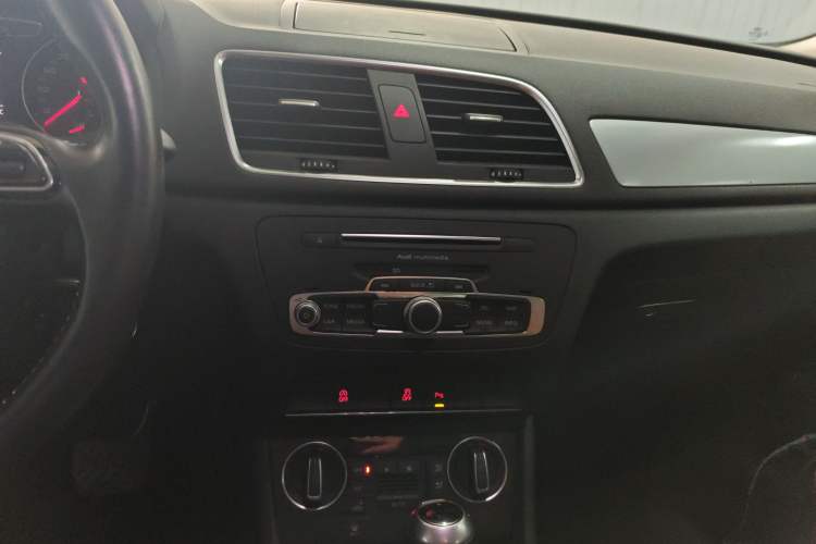 Used Audi Q3 2018 30th Anniversary Edition 30 TFSI Fashion Model Audio And AC Panel