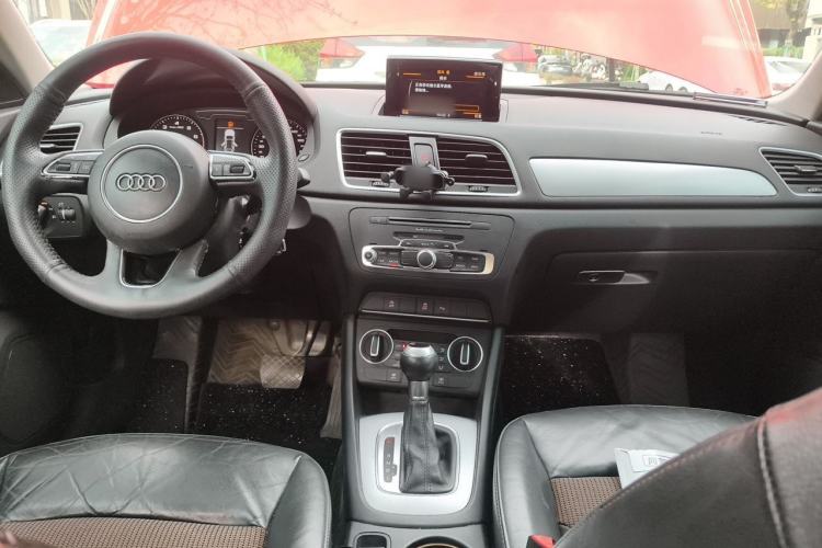 Used Audi Q3 2018 30th Anniversary Edition 30 TFSI Fashion Model Center Console