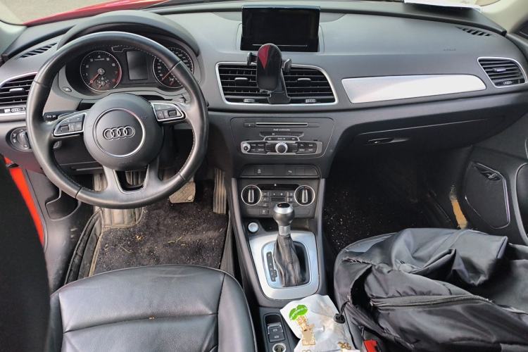 Used Audi Q3 2018 30th Anniversary Edition 30 TFSI Style Model Center Console
