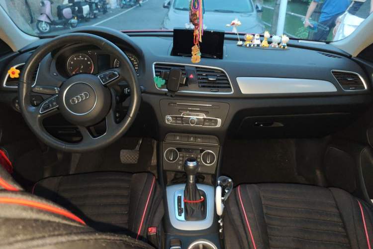 Used Audi Q3 2018 30th Anniversary Edition 30 TFSI Fashion Model Center Console