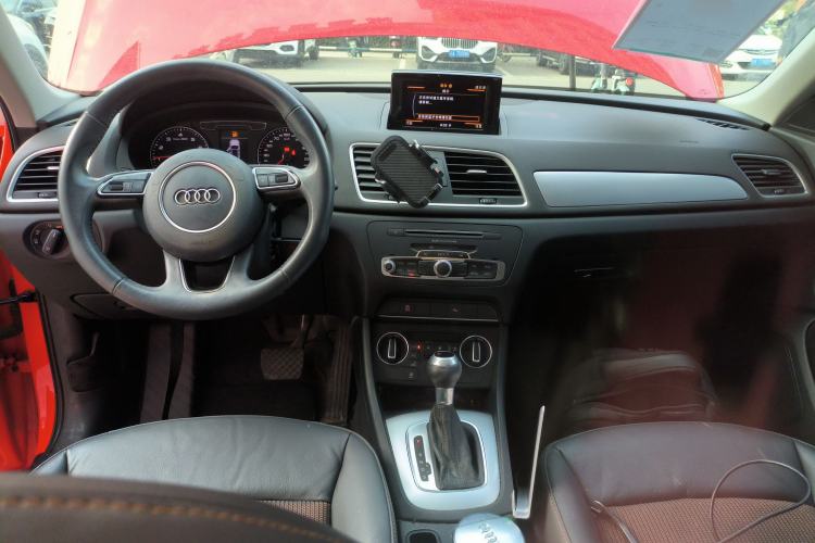 Used Audi Q3 2018 30th Anniversary Edition 35 TFSI Fashion Model Center Console