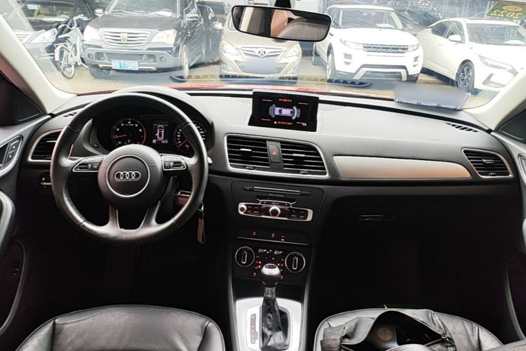 Used Audi Q3 2018 30th Anniversary Edition 30 TFSI Fashion Model Center Console