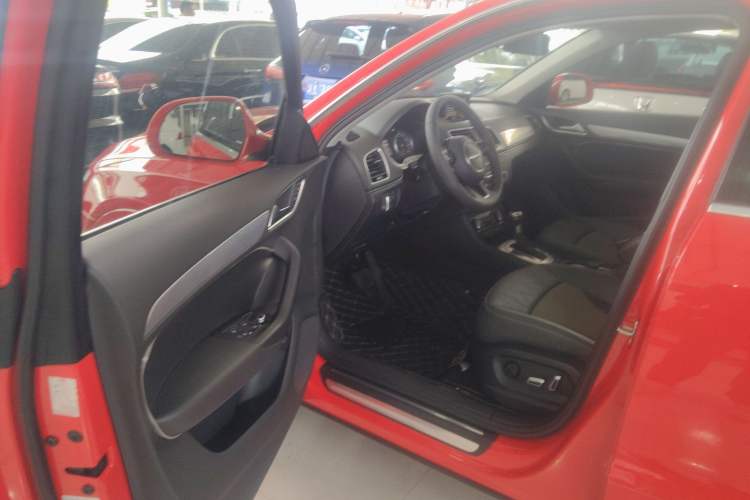 Used Audi Q3 2018 30th Anniversary Edition 30 TFSI Fashion Model Driver Seat