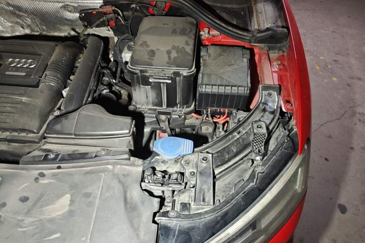 Used Audi Q3 2018 30th Anniversary Edition 30 TFSI Fashion Model Engine Bay Left