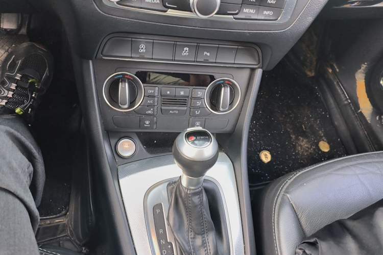 Used Audi Q3 2018 30th Anniversary Edition 30 TFSI Style Model Gear Lever