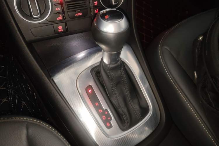 Used Audi Q3 2018 30th Anniversary Edition 30 TFSI Fashion Model Gear Lever