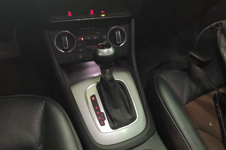Used Audi Q3 2018 30th Anniversary Edition 30 TFSI Fashion Model Gear Lever