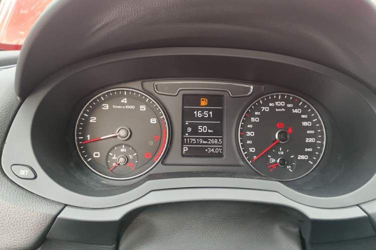 Used Audi Q3 2018 30th Anniversary Edition 30 TFSI Fashion Model Odometer Close Up