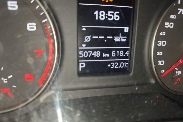 Used Audi Q3 2018 30th Anniversary Edition 30 TFSI Fashion Model Odometer Close Up