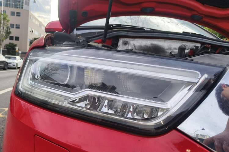Used Audi Q3 2018 30th Anniversary Edition 30 TFSI Fashion Model Right Front Headlight