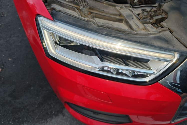 Used Audi Q3 2018 30th Anniversary Edition 30 TFSI Fashion Model Right Front Headlight