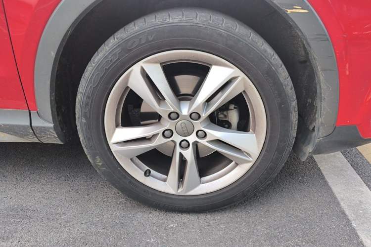Used Audi Q3 2018 30th Anniversary Edition 30 TFSI Style Model Right Front Wheel Hub