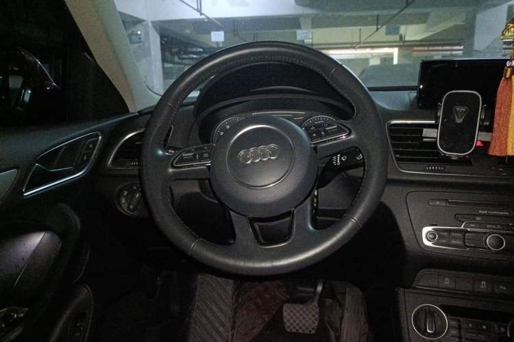 Used Audi Q3 2018 30th Anniversary Edition 30 TFSI Fashion Model Steering Wheel